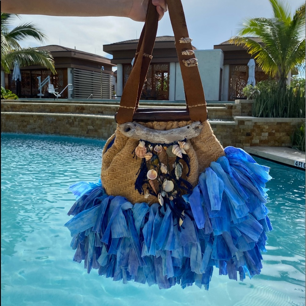 ONE OF A KIND HANDMADE NATURAL BAG. LARGE. BLUE. 2